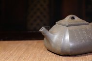 《四方抽角石瓢》經(jīng)典紫砂壺抽角宜興全手工高級(jí)工藝美術(shù)師泡茶壺茶具蟹殼青段泥