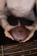 《暗香》宜興紫砂壺創(chuàng)新壺高級(jí)工藝美術(shù)師手工紫泥泡茶壺具