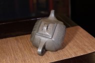 《四方抽角石瓢》經(jīng)典紫砂壺抽角宜興全手工高級(jí)工藝美術(shù)師泡茶壺茶具蟹殼青段泥