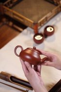 《梨形壺》紫砂壺宜興工藝美術(shù)師純手工大紅袍梨形泡茶壺