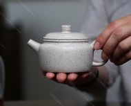 碧螺壺中香撲面，綠茶盞內(nèi)味如春。