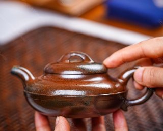 獨(dú)家首發(fā)，品名：線圓。泥料：極品紫泥（