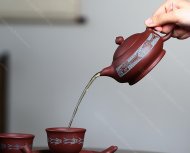 爆竹聲中一歲除，春風(fēng)送暖入屠蘇 【