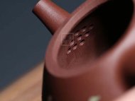 《石瓢泥繪鳥(niǎo)》宜興紫砂壺名師工藝美術(shù)師手工紫泥金絲西施泡茶壺