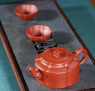 《梅花周盤(pán)》紫砂壺名家高級(jí)工藝美術(shù)師全手工純制壺名家大紅袍周盤(pán)