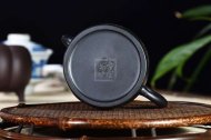 《秦權(quán)》宜興紫砂壺全手工工藝美術(shù)師茶具純泡茶壺稀有烏金泥秦權(quán)