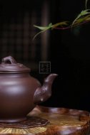 《報(bào)春》宜興助理工藝美術(shù)師手工紫砂壺紫泥料茶壺報(bào)春茶具