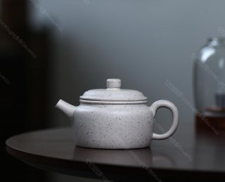 碧螺壺中香撲面，綠茶盞內(nèi)味如春。