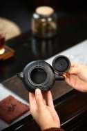 《云臺(tái)聽(tīng)松》
