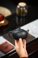 《云臺(tái)聽(tīng)松》