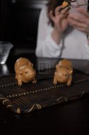 《金豬茶寵》宜興紫砂壺茶寵手工段泥泡茶壺具