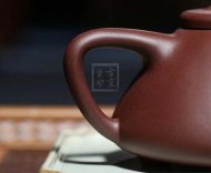 《石瓢泥繪鳥(niǎo)》宜興紫砂壺名師工藝美術(shù)師手工紫泥金絲西施泡茶壺