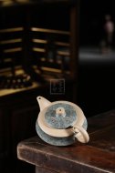《福在眼前》宜興紫砂壺曲壺工藝美術(shù)師手工本山綠泥泡茶壺禮品