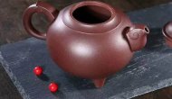 《三陽開泰》宜興紫砂壺助理工藝美術(shù)師手工底槽青