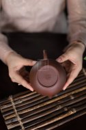《暗香》宜興紫砂壺創(chuàng)新壺高級(jí)工藝美術(shù)師手工紫泥泡茶壺具